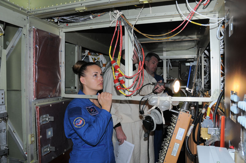 Занятия космонавтов на многоцелевом лабораторном модуле_18