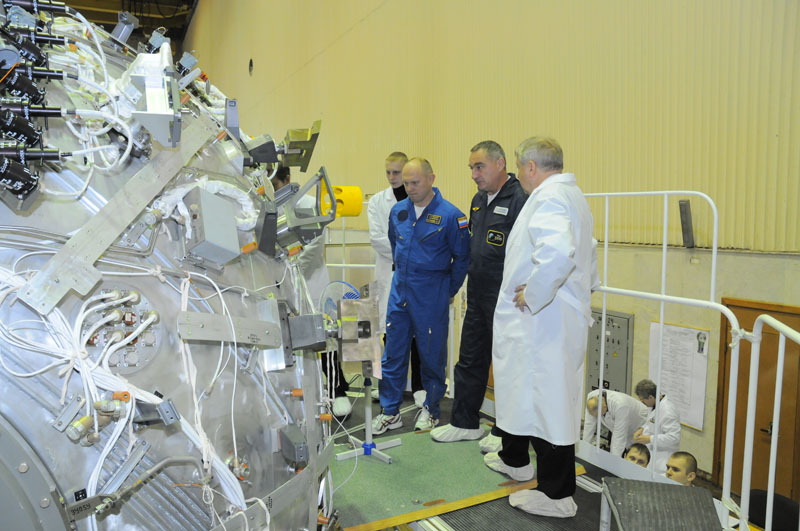 Занятия космонавтов на многоцелевом лабораторном модуле_21