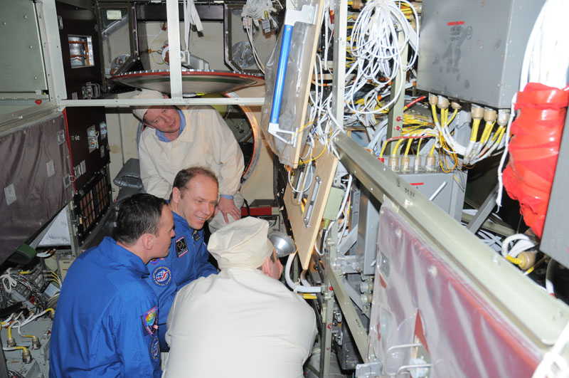 Занятия космонавтов на многоцелевом лабораторном модуле_31