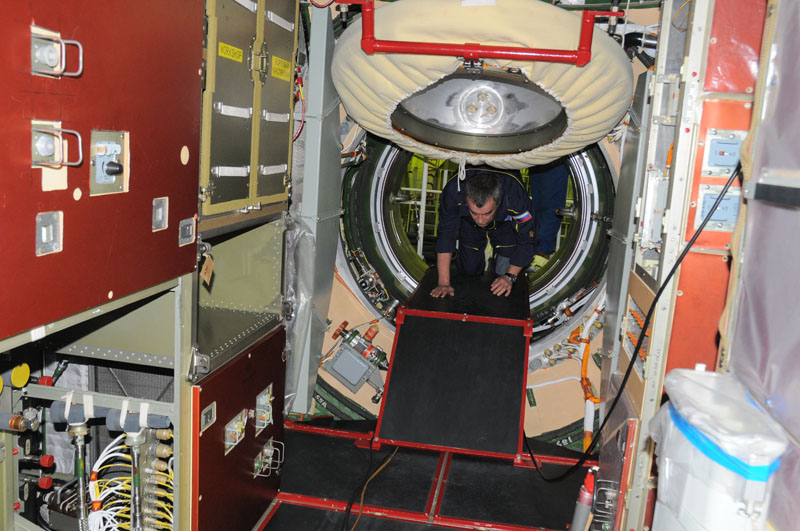 Занятия космонавтов на многоцелевом лабораторном модуле_37