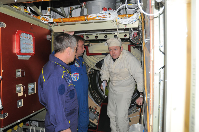 Занятия космонавтов на многоцелевом лабораторном модуле_38
