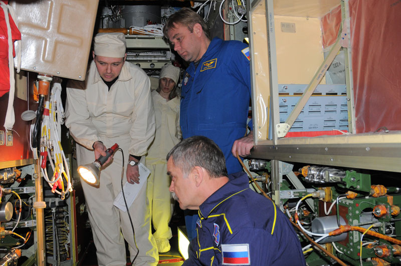 Занятия космонавтов на многоцелевом лабораторном модуле_39